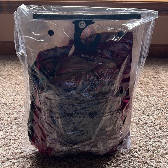 😮💨 Women's Sexy Red Riding Hood Plus Size Costume - Picture 3 of 5